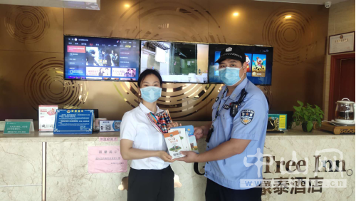 阜沙鎮(zhèn)禁毒信息〔2020〕第155期--阜沙禁毒宣傳活動走進(jìn)重點行業(yè)場所(2020.10.27 ）5