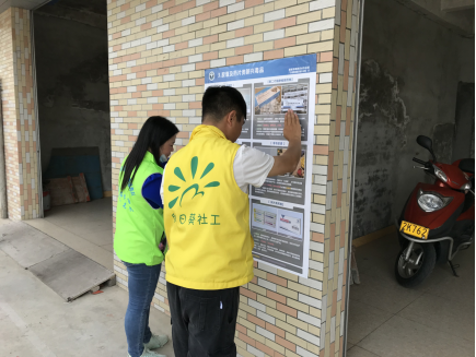 阜沙鎮(zhèn)禁毒信息〔2020〕第167期--阜沙禁毒宣傳進(jìn)公交站、進(jìn)廠企、進(jìn)廣場（2020.11.17 