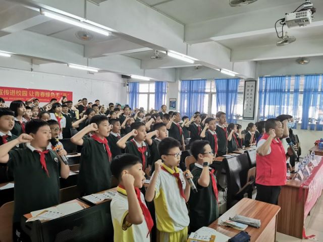 禁毒宣傳進校園，讓青春綠色無毒 (2).jpg