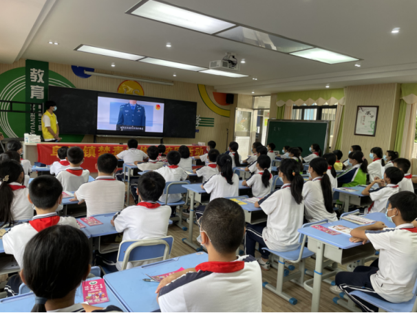 阜沙鎮(zhèn)禁毒信息〔2022〕第260期--【禁毒攻堅】“護航青春助成長”—阜沙羅松小學(xué)開展禁毒宣講活動