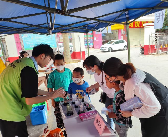 三鄉(xiāng)鎮(zhèn)開展“親子游園樂融融，大手小手齊禁毒“宣傳活動圖片3.jpg