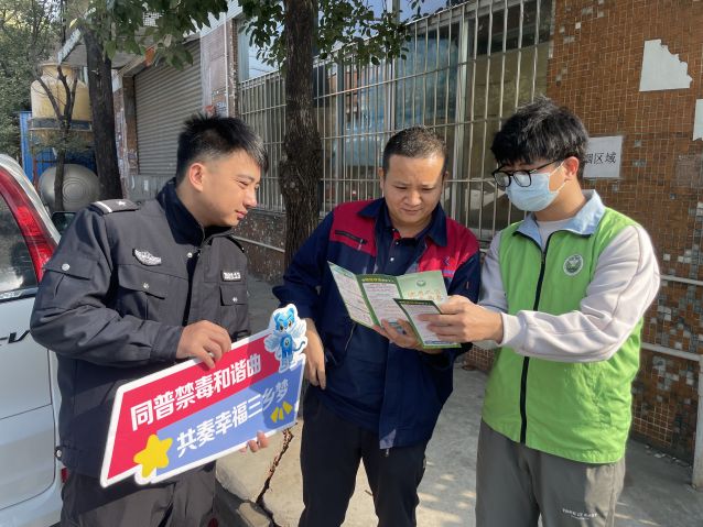 三鄉(xiāng)鎮(zhèn)開展“禁毒宣傳進廠企，夯實禁毒防護墻”活動照片2.JPG